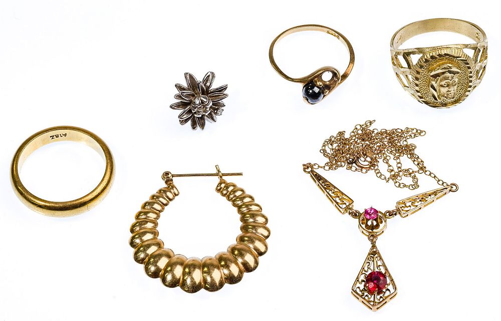 Lot 520: Gold Jewelry Assortment