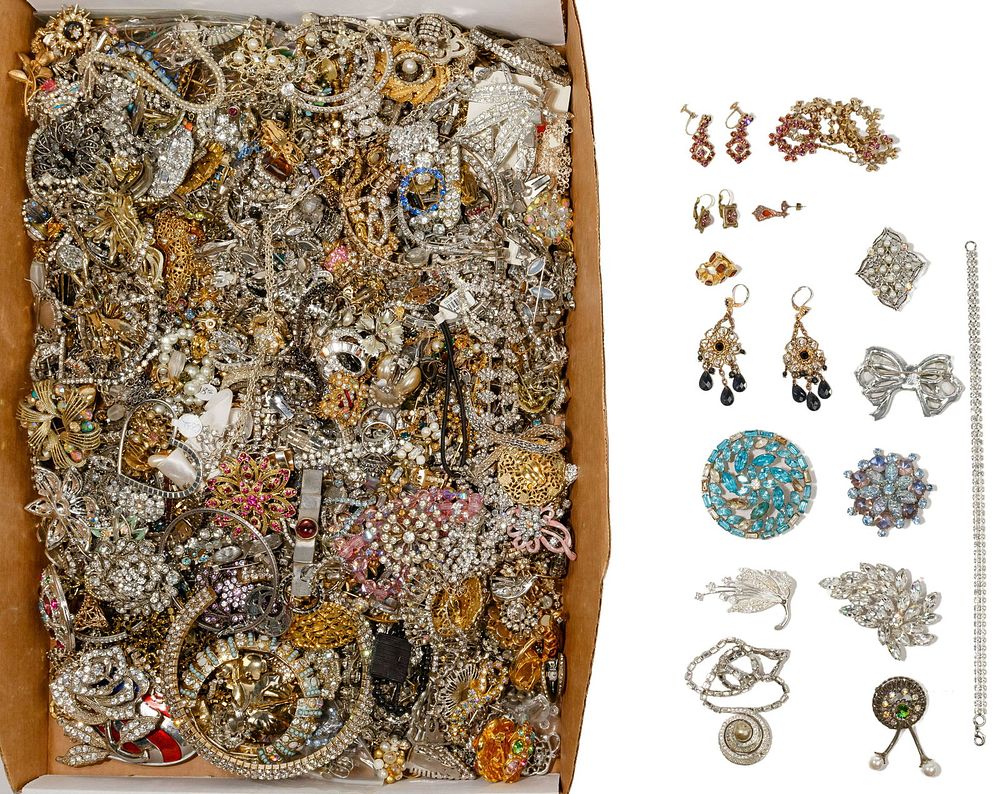 Lot 559: Rhinestone Jewelry Assortment