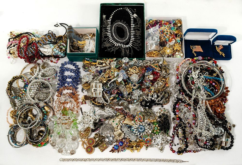 Lot 560: Rhinestone Jewelry Assortment