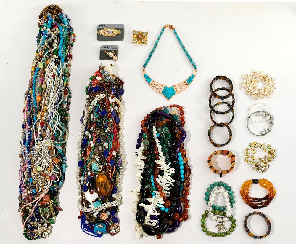 Lot 563: Stone Jewelry Assortment