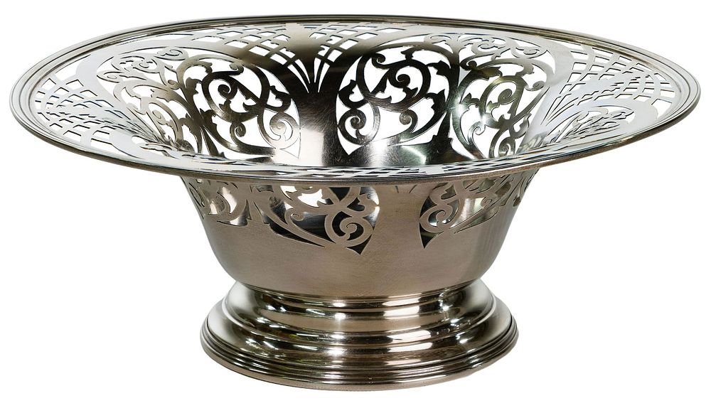 Lot 597: The Sweetser Co. Sterling Silver Pierced Center Bowl