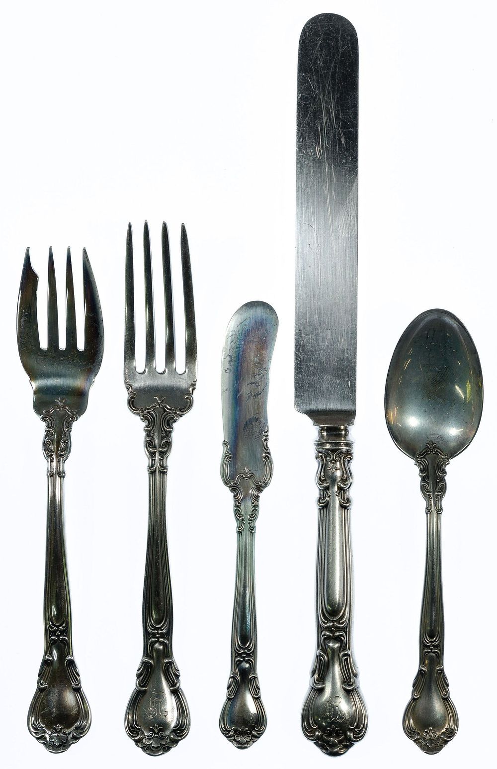 Lot 598: Gorham 'Chantilly' Sterling Silver Flatware Service