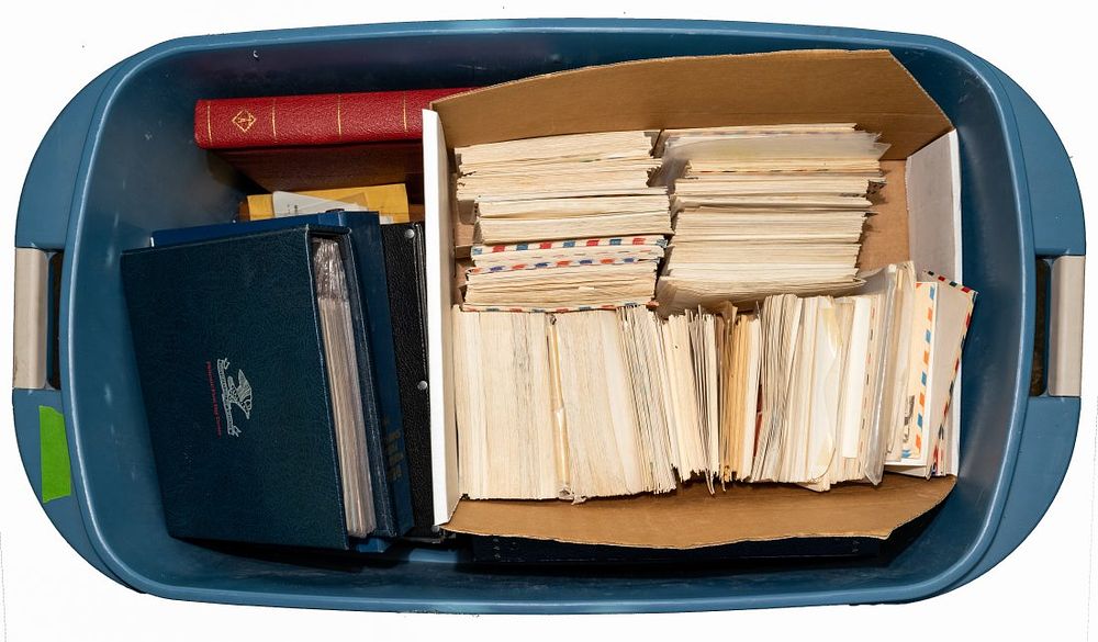 Lot 624: US Stamp and First Day Cover Assortment