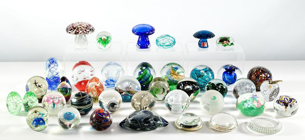 Lot 224: Art Glass Paperweight Assortment