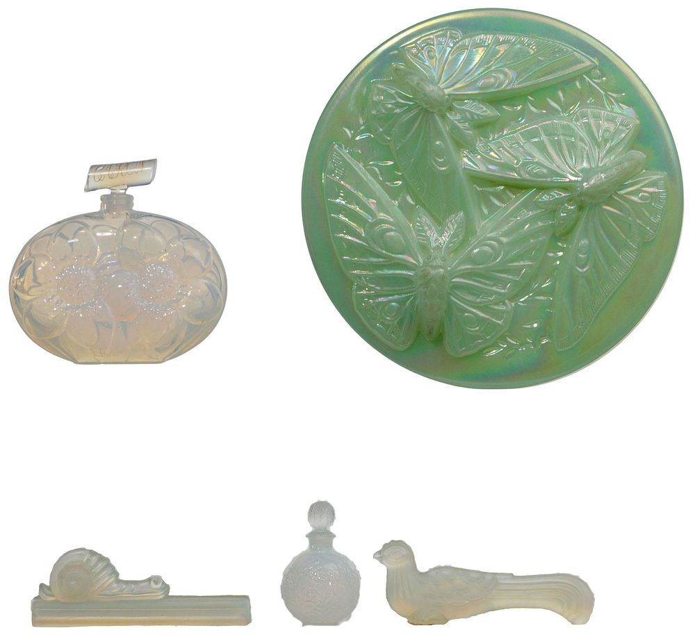 Lot 232: Caron 'Voeu de Noel' Perfume Bottle