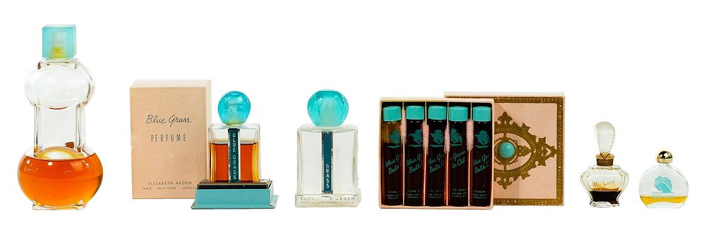 Lot 246: Elizabeth Arden 'Blue Grass' Perfume Bottle Assortment