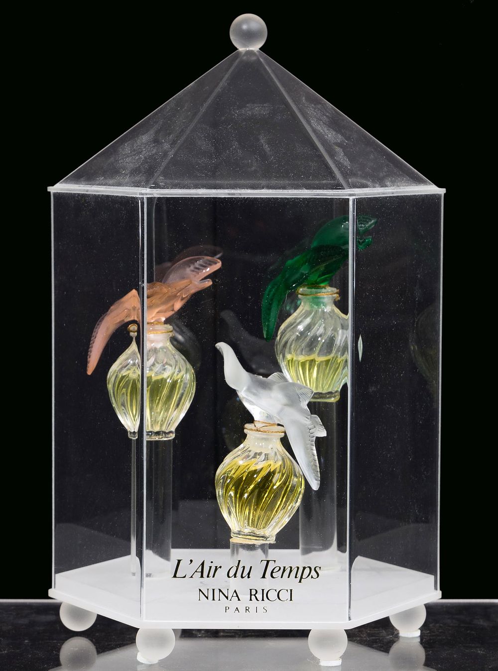 Lot 257: Lalique Crystal 'L'Air du Temps' Perfume Bottles and