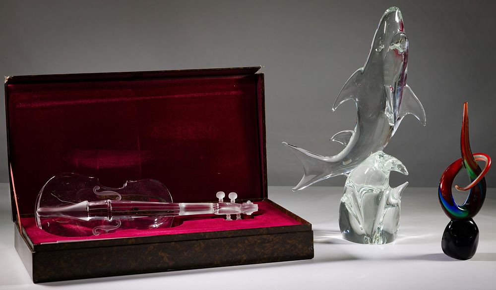 Lot 282: Crystal and Glass Figurine Assortment