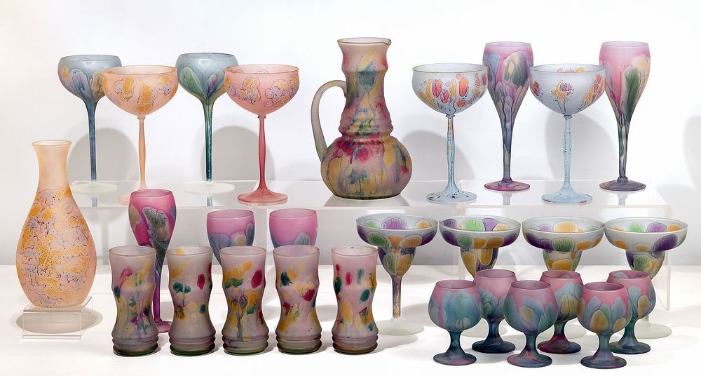 Lot 289: Nouveau Art 'Reuven' Glass Assortment