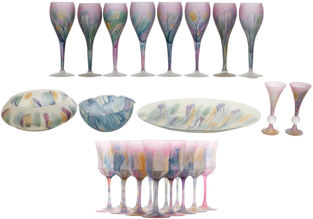Lot 290: Nouveau Art 'Reuven' Glass Assortment