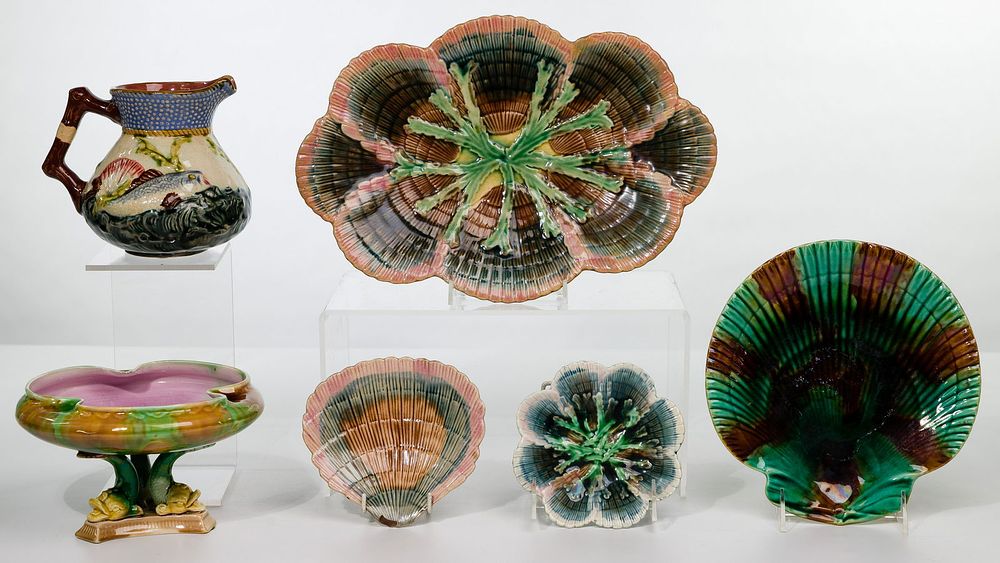 Lot 304: Majolica Etruscan 'Sea Shell' and 'Sea Weed' Assortment