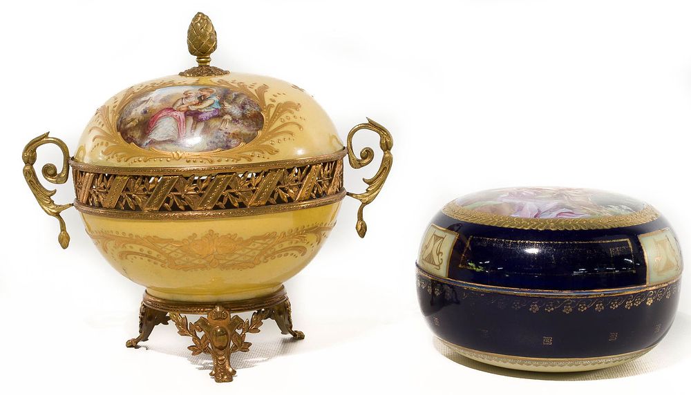 Lot 323: French and Viennese Porcelain Boxes