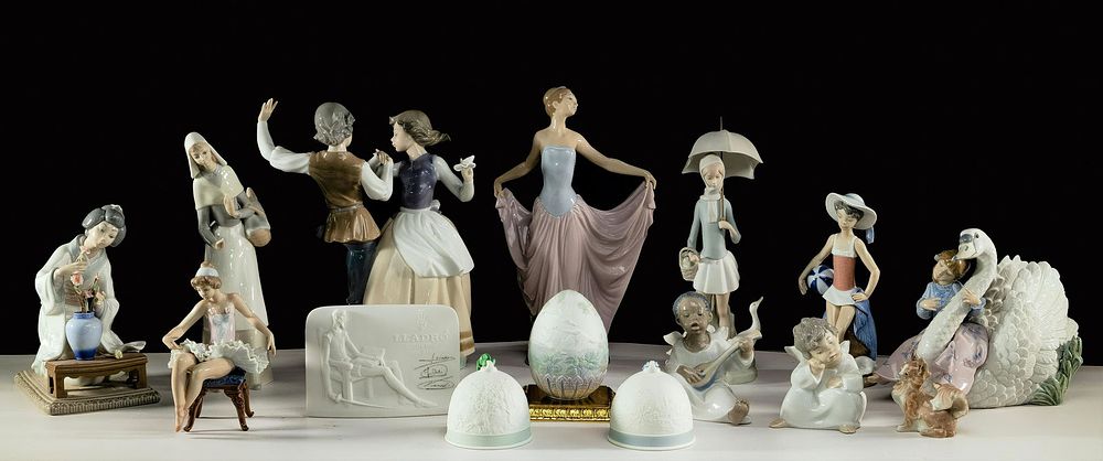 Lot 365: Lladro Figurine Assortment