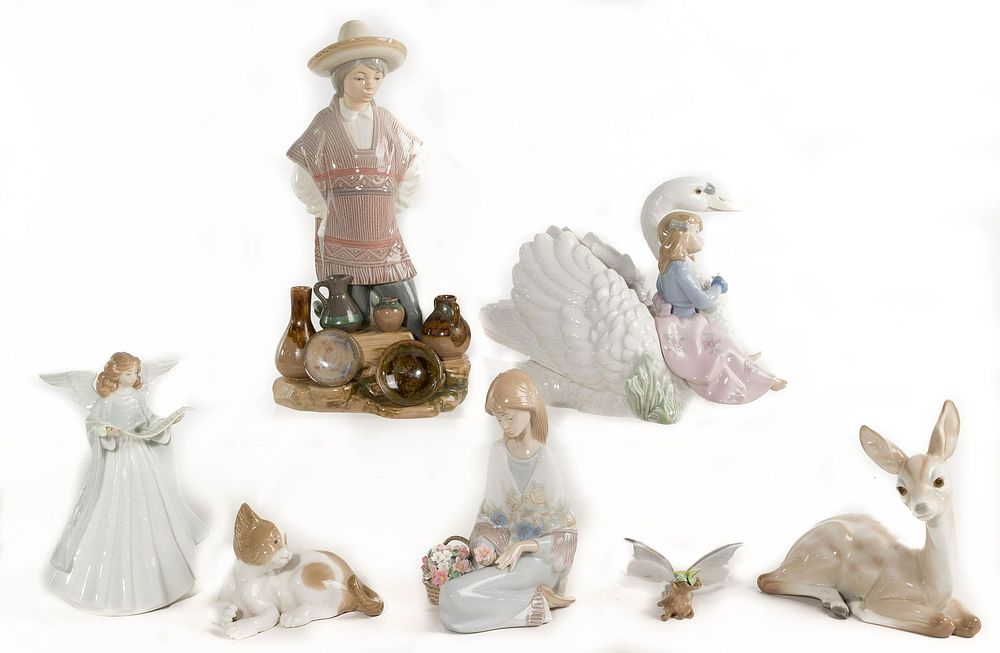 Lot 367: Lladro Figurine Assortment