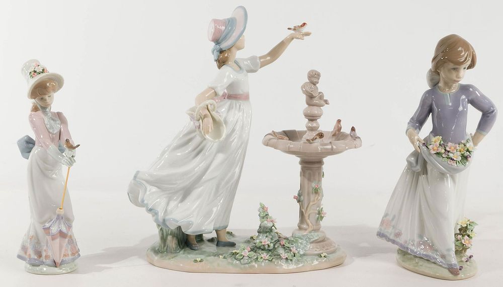 Lot 368: Lladro Figurine Assortment