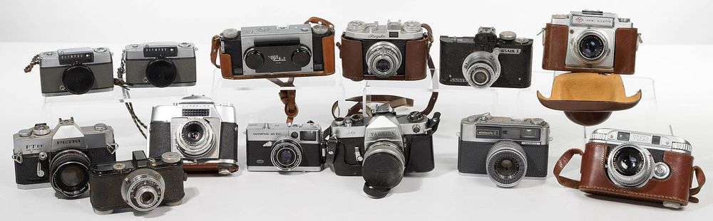 Lot 386: Camera Assortment