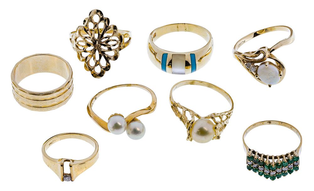 Lot 423: 14k Yellow Gold Ring Assortment