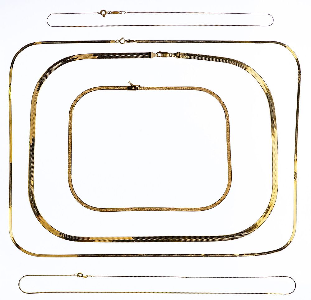Lot 433: 14k Yellow Gold Necklace Assortment