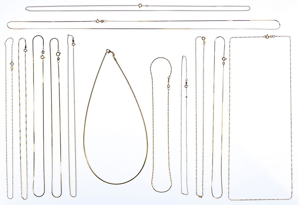 Lot 434: 14k Yellow Gold Necklace Assortment