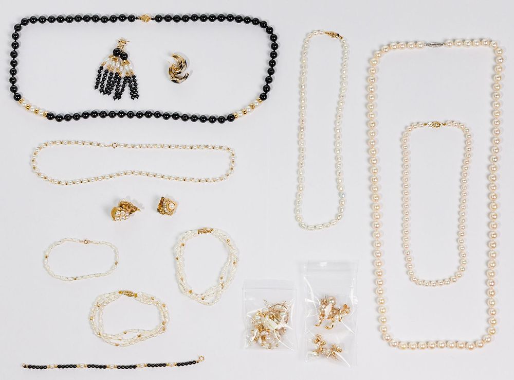 Lot 454: 14k Yellow Gold and Pearl Jewelry Assortment