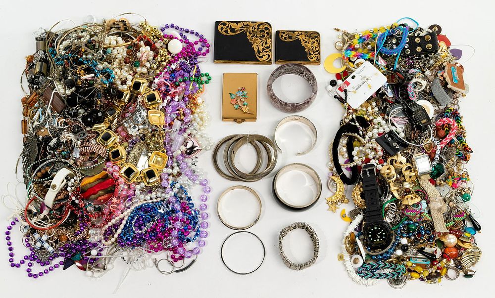Lot 487: Costume Jewelry Assortment