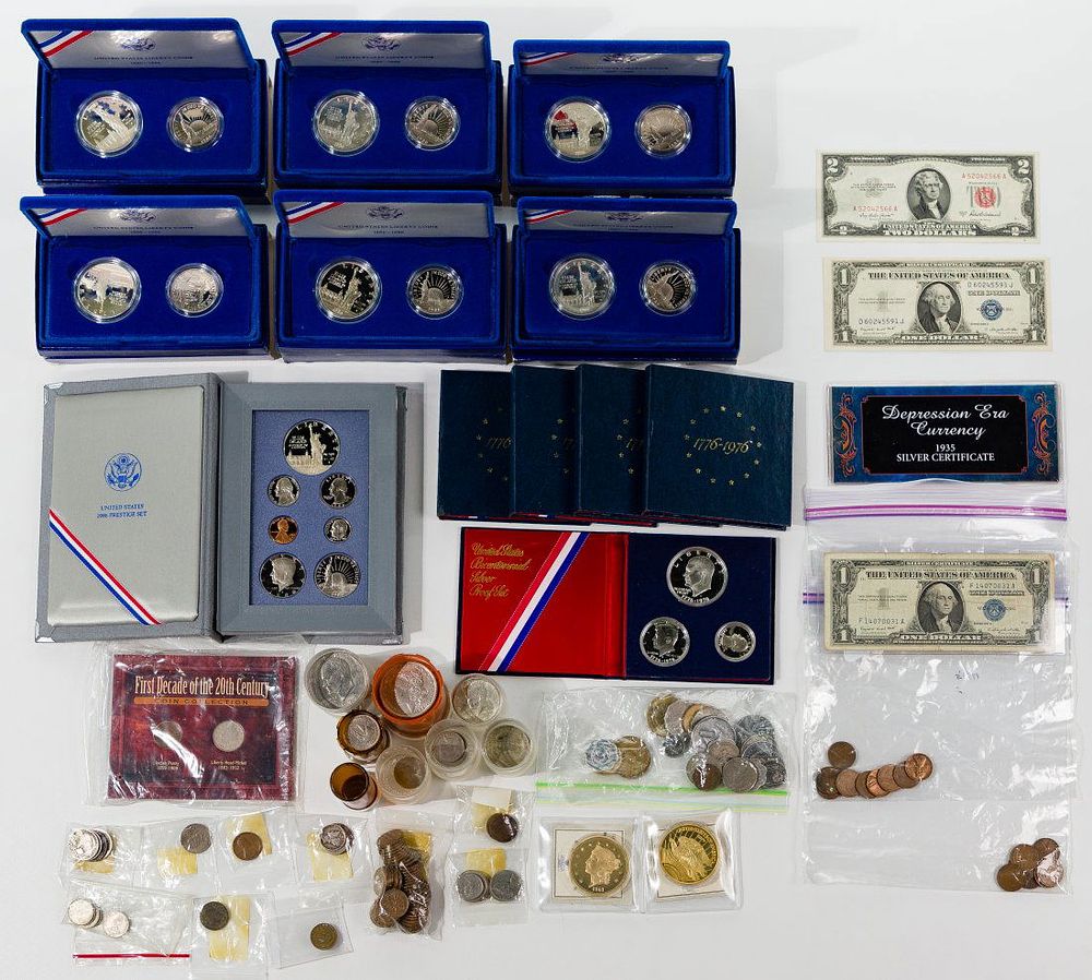 Lot 582: US and World Coin Assortment