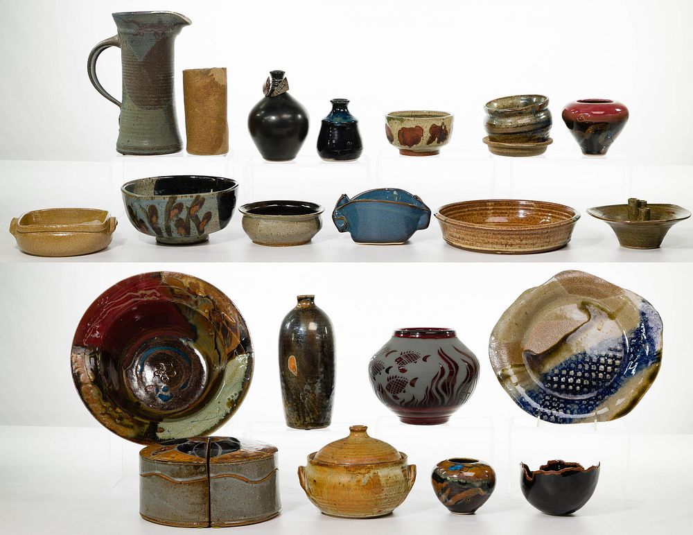 Lot 211: Studio Pottery Assortment