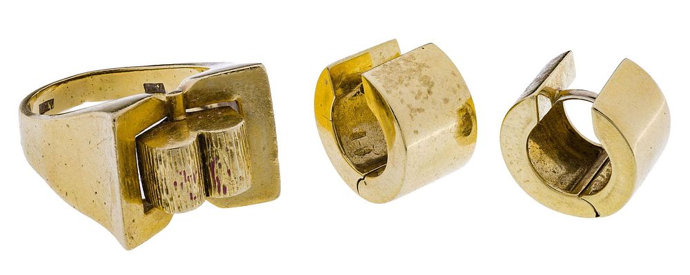 Lot 261: 18k Yellow Gold Ring and Huggie Earrings