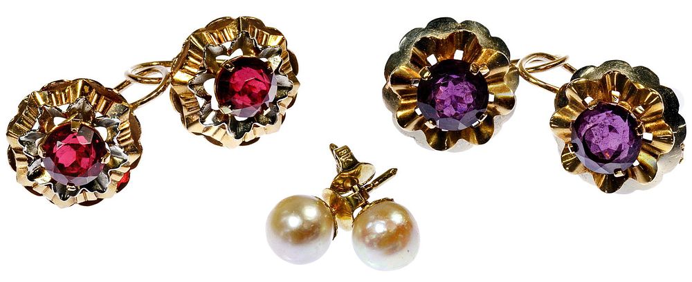 Lot 262: 18k Yellow Gold Pierced Earring Assortment