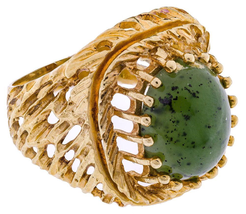 Lot 266: 18k Yellow Gold and Jadeite Jade Ring