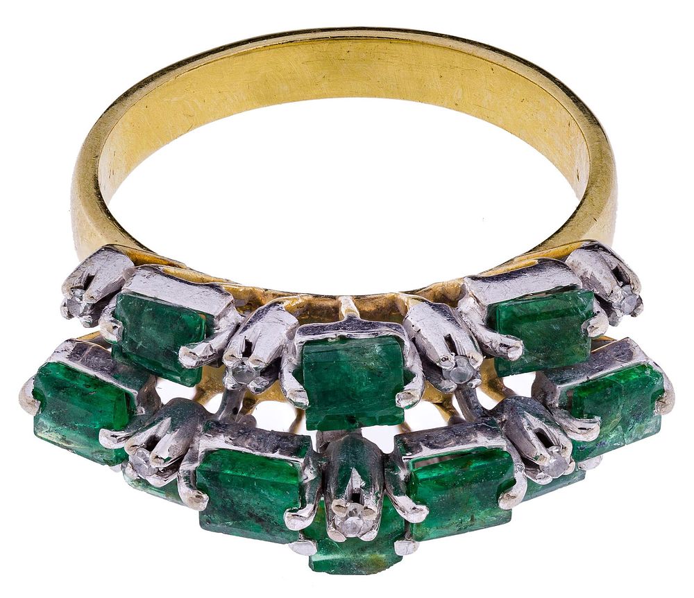 Lot 267: 18k Yellow and White Gold Ring