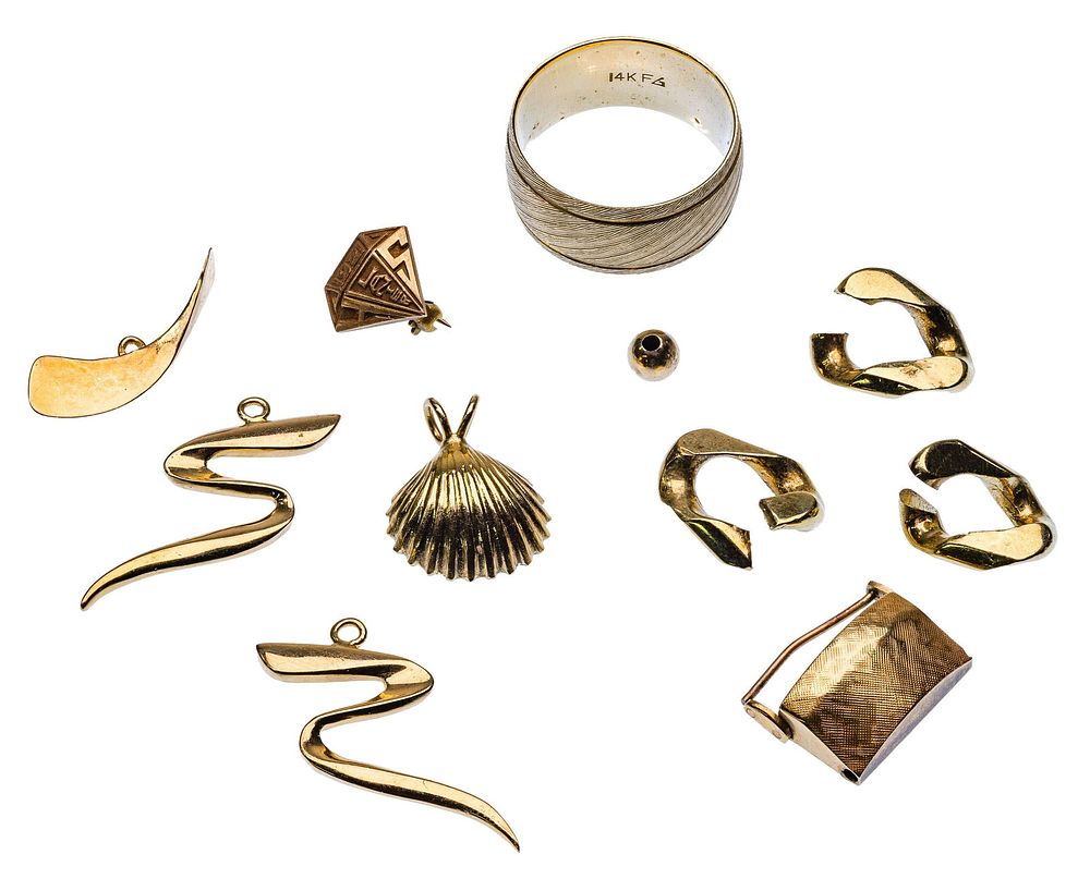Lot 291: 14k Yellow Gold Jewelry and Scrap Assortment