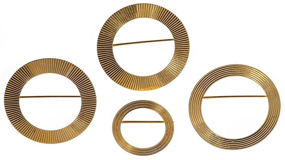 Lot 294: Tiffany & Co 14k Yellow Gold Circle Brooch Assortment