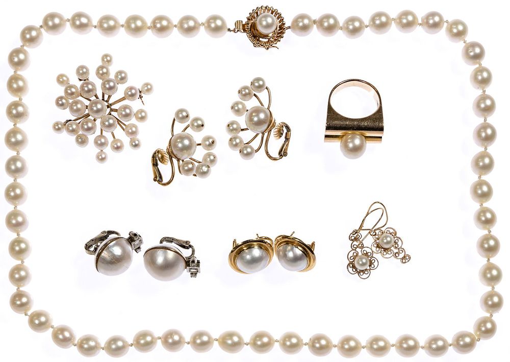 Lot 296: 14k Gold and Pearl Jewelry Assortment