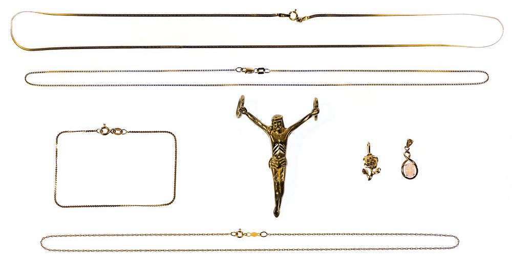 Lot 297: 14k Yellow Gold Jewelry Assortment