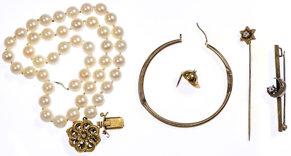 Lot 305: Mixed Yellow Gold Jewelry Assortment