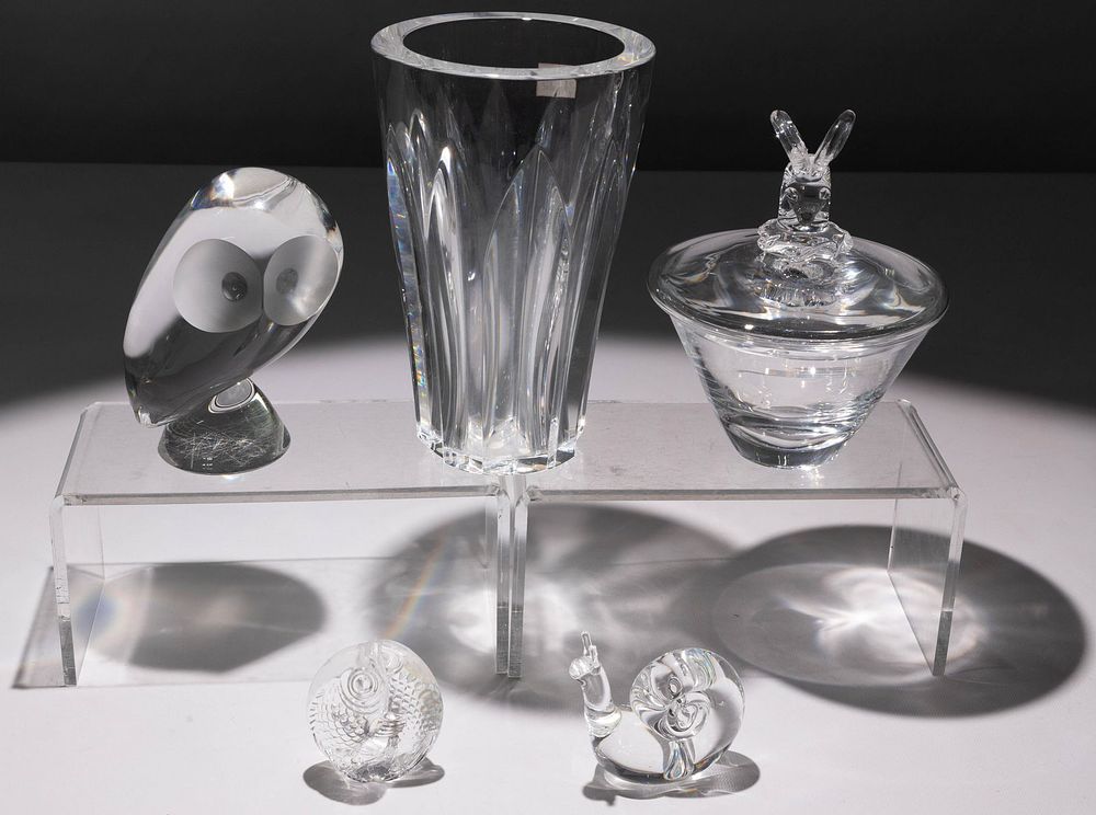 Lot 177: Steuben and Baccarat Crystal Figurine and Vessel