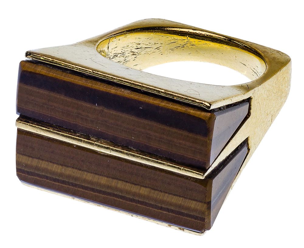 Lot 264: 18k Yellow Gold and Tiger Eye Ring