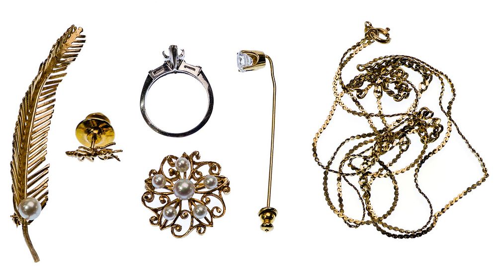Lot 293: 14k Yellow Gold Jewelry Assortment