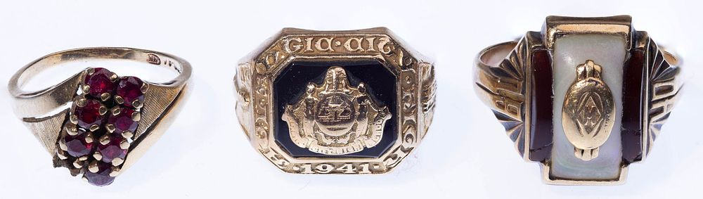 Lot 296: 10k Yellow Gold Ring Assortment