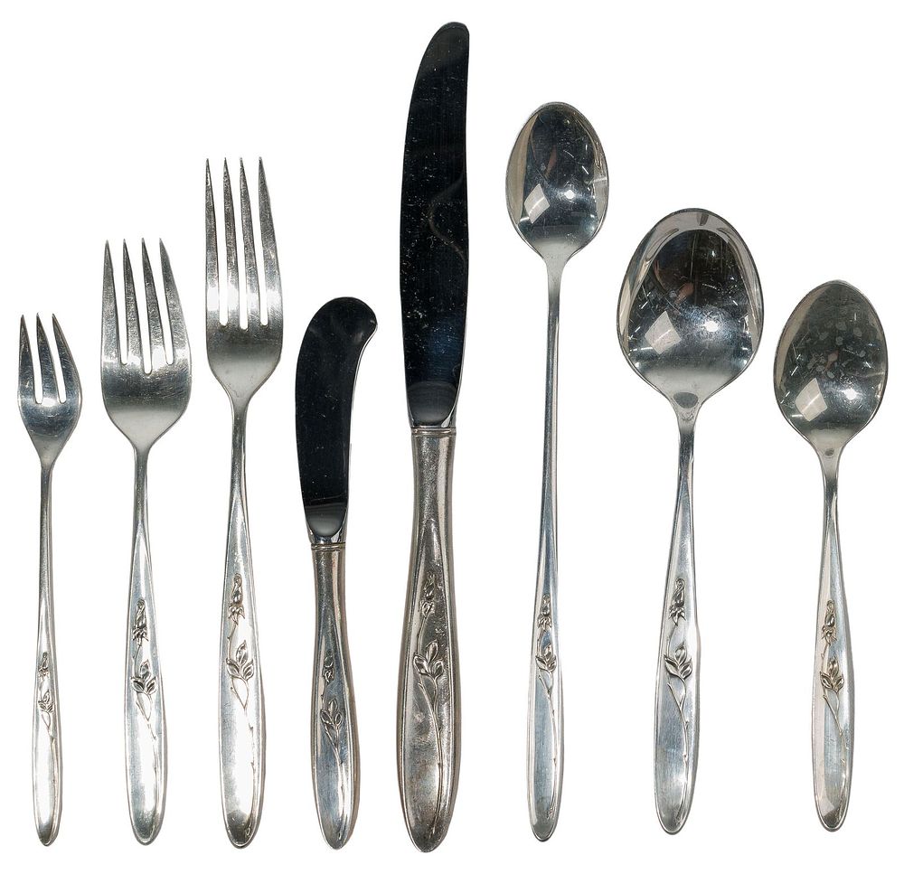 Lot 363: Towle 'Rose Solitaire' Sterling Silver Flatware Service
