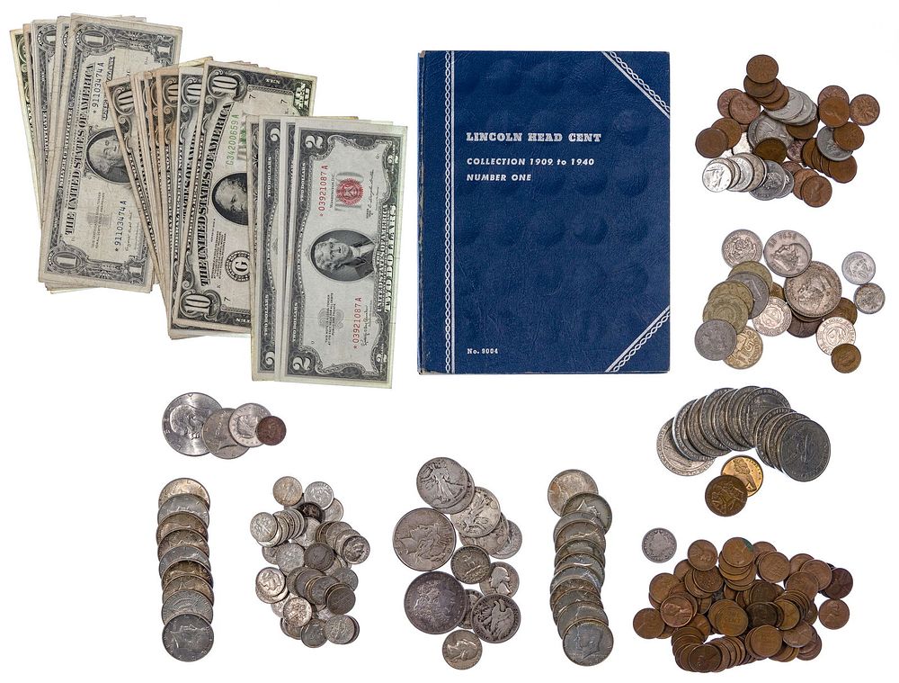 Lot 378: US: Coin and Currency Assortment