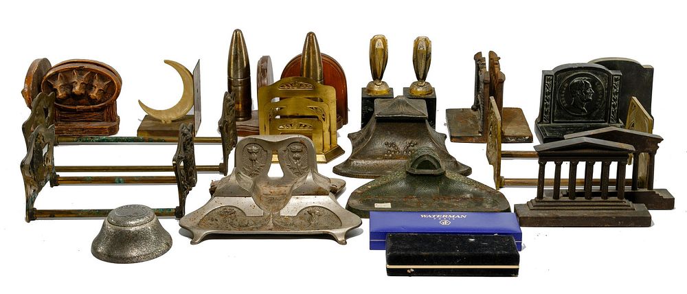 Lot 62: Desk Accessory Assortment