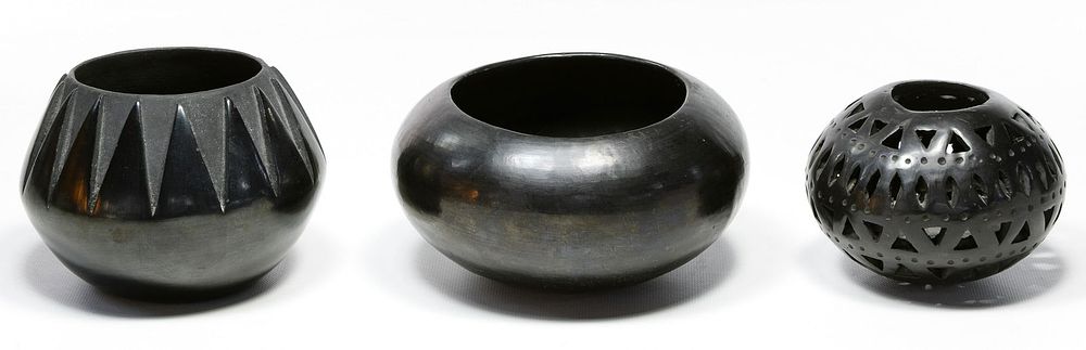 Lot 125: Southwestern Blackware Pottery Assortment