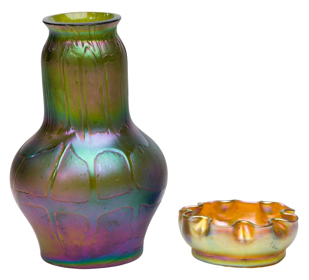 Lot 234: Louis Comfort Tiffany Favrile Glass Ruffled Salt Cellar