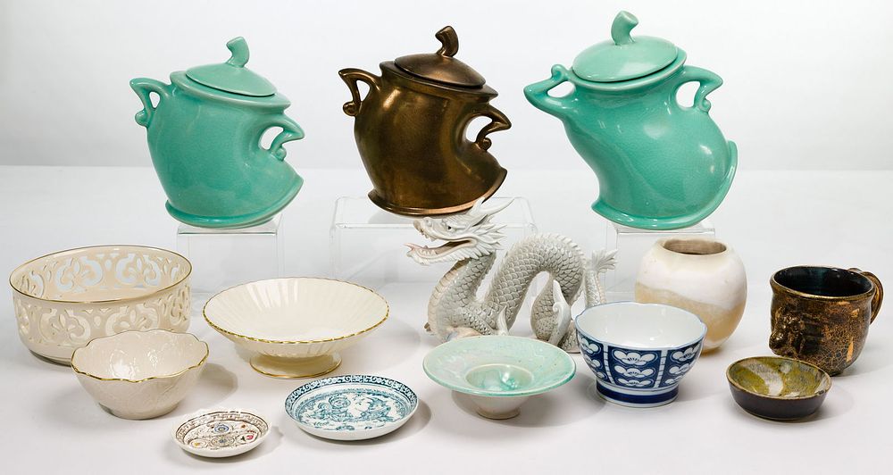 Lot 284: Pottery Assortment