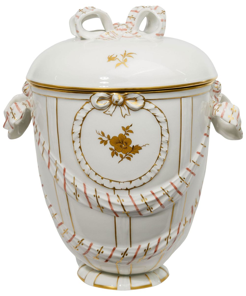 Lot 307: KPM Porcelain Covered Jar