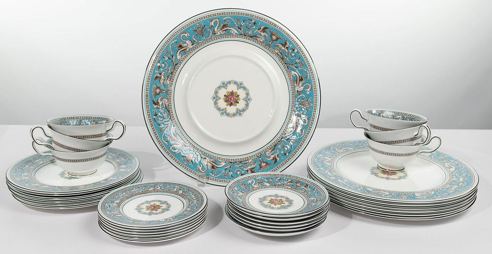 Lot 319: Wedgwood 'Florentine Turquoise' Bone China