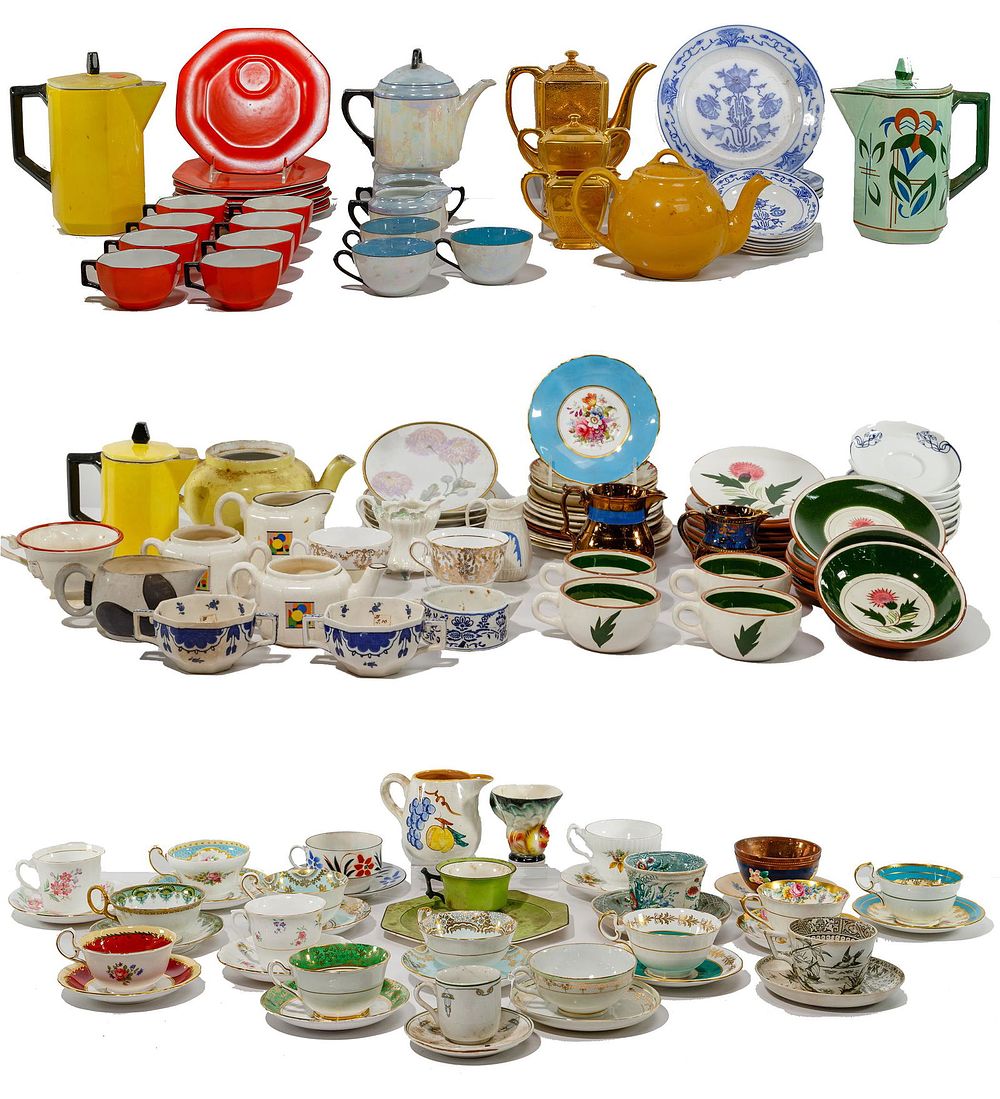 Lot 323: Porcelain and Ceramic Object Assortment