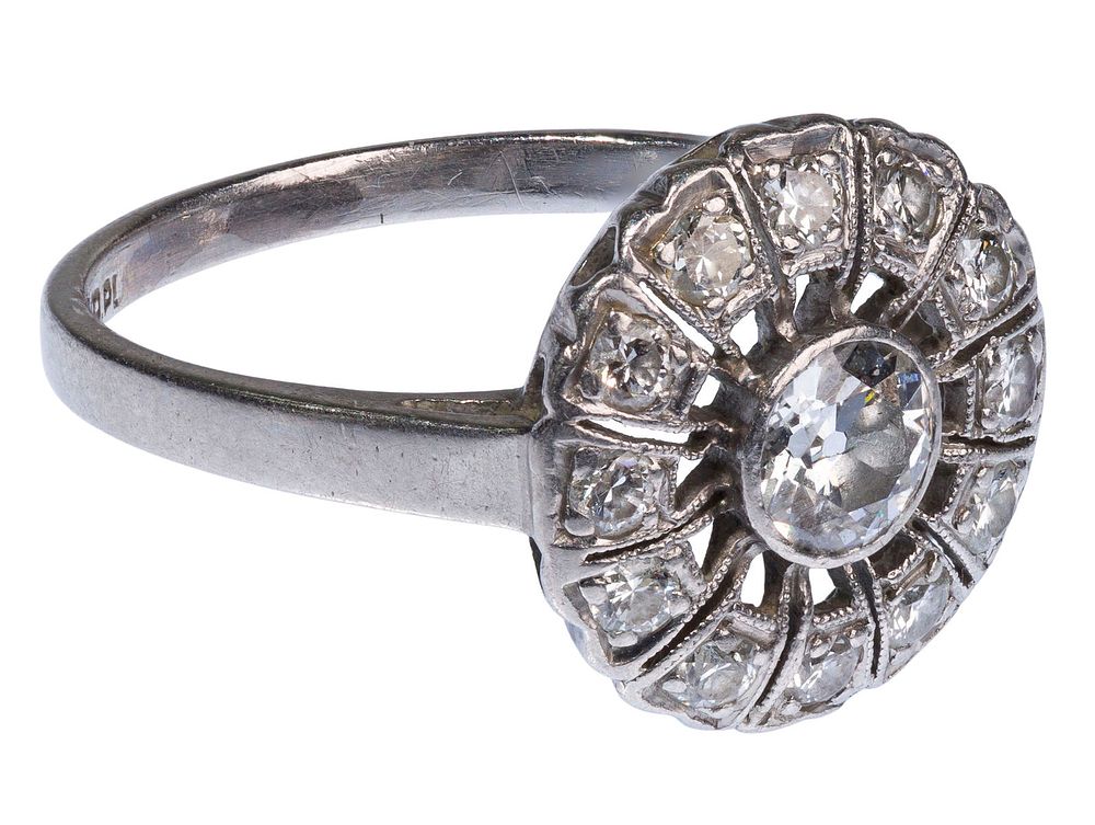 Lot 427: Platinum and Diamond Ring